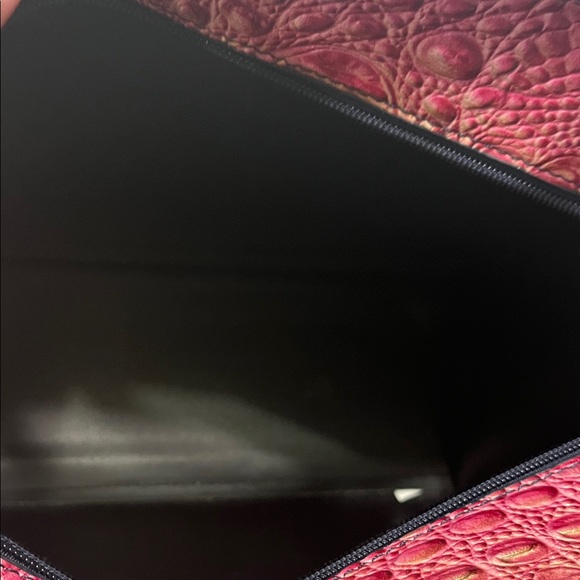 Elegant Multicolor Crocodile-Embossed Tote Bag - Picture 10 of 10